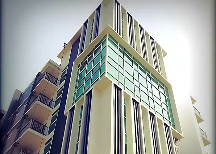 Hotel Wealth 30th 2*